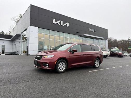 Velvet Red Pearlcoat 2023 Chrysler Pacifica Touring-L