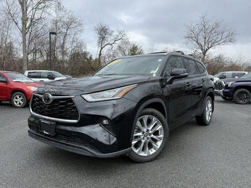 Midnight Black Metallic 2023 Toyota Highlander Limited