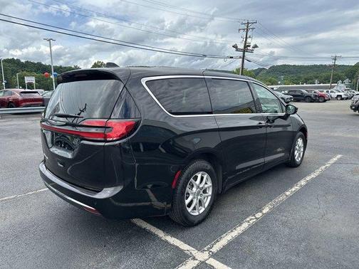 2023 Chrysler Pacifica Touring-L