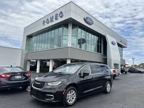 2023 Chrysler Pacifica Touring-L