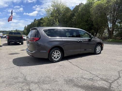 2023 Chrysler Pacifica Touring-L