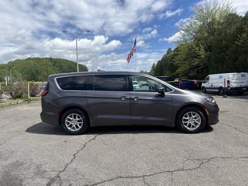 2023 Chrysler Pacifica Touring-L
