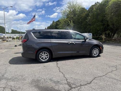 2023 Chrysler Pacifica Touring-L
