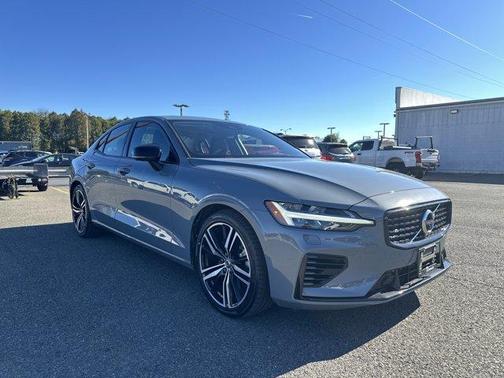 2022 Volvo S60 Recharge Plug-In Hybrid T8 R-Design Expression