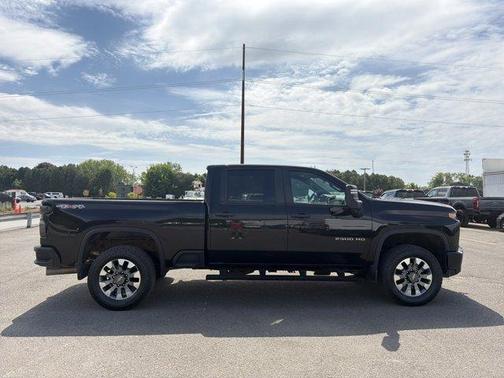 Black 2022 Chevrolet Silverado 2500 Custom