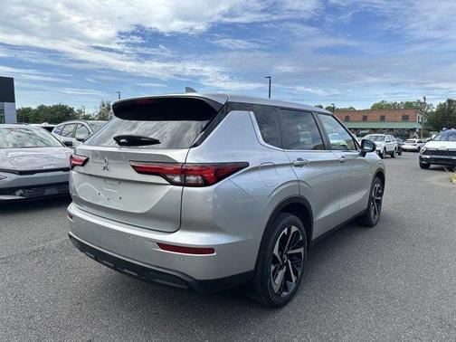 2022 Mitsubishi Outlander ES