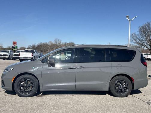 2021 Chrysler Pacifica Hybrid Touring L