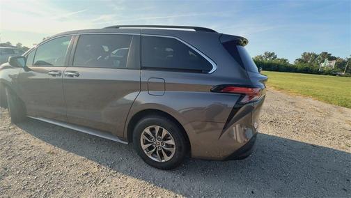 2022 Toyota Sienna XLE 7 Passenger