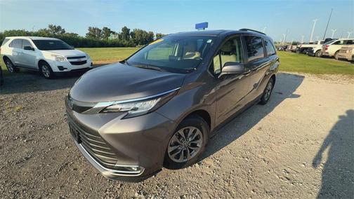 2022 Toyota Sienna XLE 7 Passenger