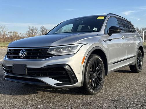 2022 Volkswagen Tiguan 2.0T SE R-Line Black 4MOTION