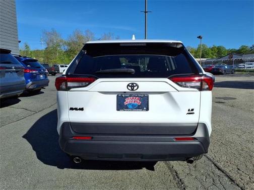 2022 Toyota RAV4 LE