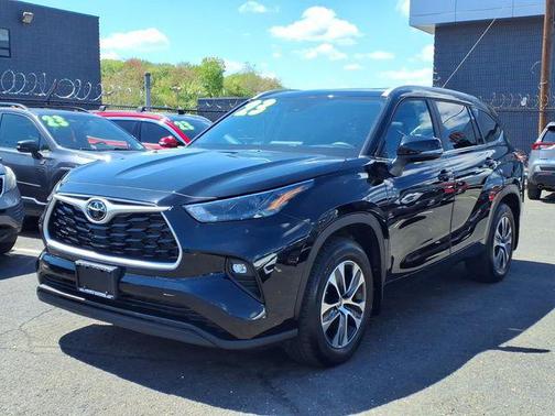 Midnight Black Metallic 2023 Toyota Highlander XLE