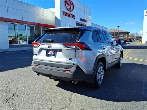 2022 Toyota RAV4 LE