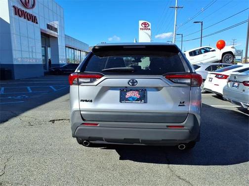 2022 Toyota RAV4 LE