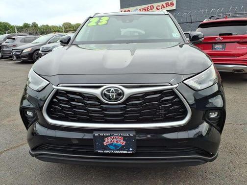 Midnight Black Metallic 2023 Toyota Highlander XLE