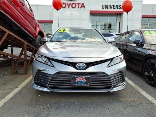 2022 Toyota Camry Hybrid XLE