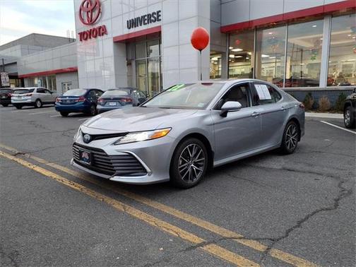 2022 Toyota Camry Hybrid XLE