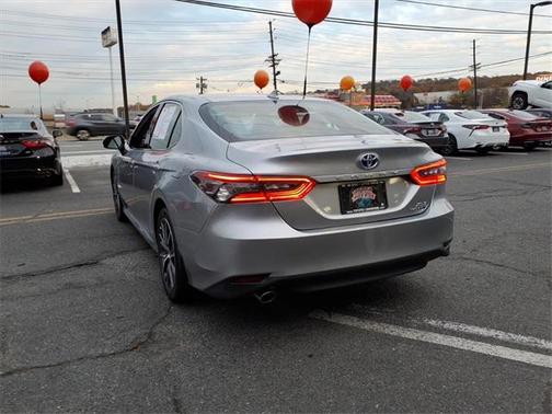 2022 Toyota Camry Hybrid XLE