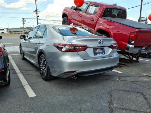 2022 Toyota Camry Hybrid XLE