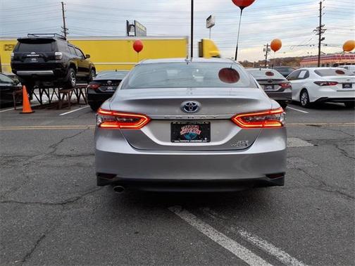 2022 Toyota Camry Hybrid XLE