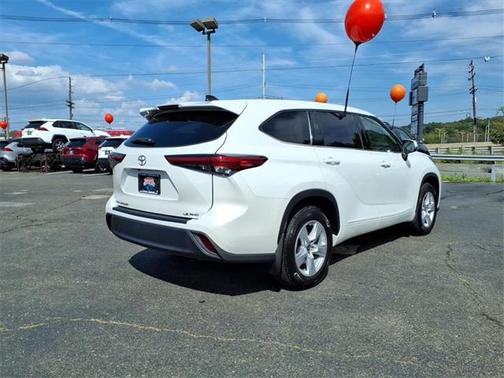 2022 Toyota Highlander LE