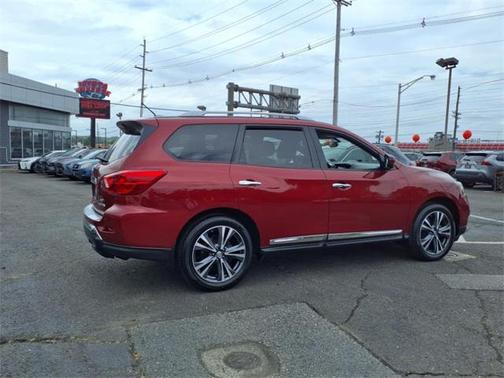 2017 Nissan Pathfinder Platinum