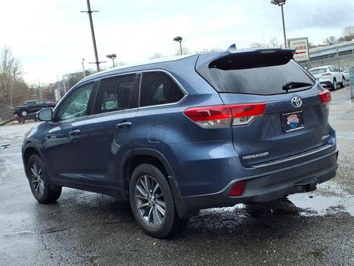 Shoreline Blue Pearl 2017 Toyota Highlander XLE