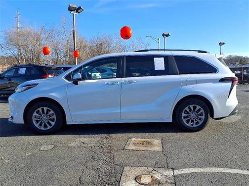 2023 Toyota Sienna XLE 7 Passenger