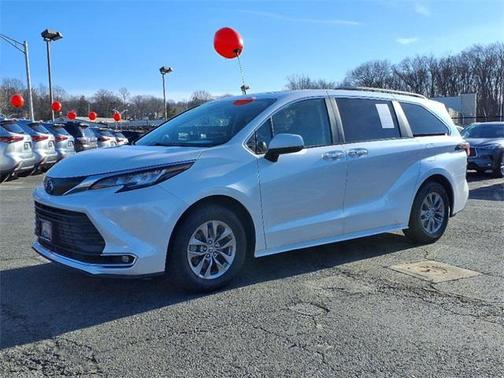 2023 Toyota Sienna XLE 7 Passenger