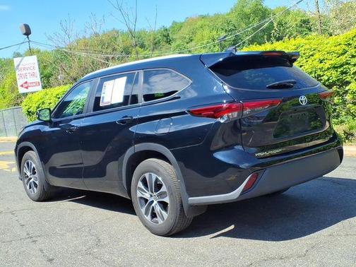 Midnight Black Metallic 2023 Toyota Highlander XLE