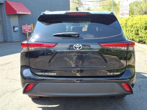 Midnight Black Metallic 2023 Toyota Highlander XLE
