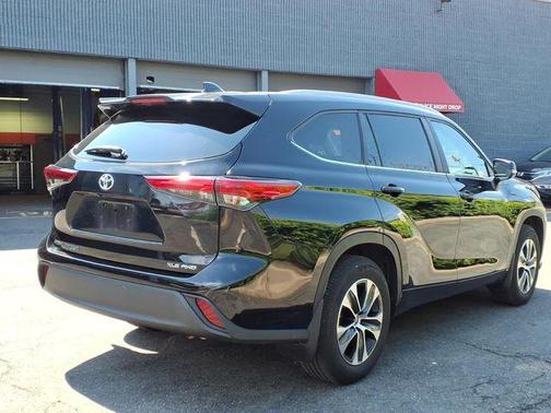Midnight Black Metallic 2023 Toyota Highlander XLE