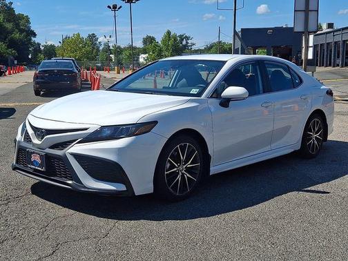 Ice 2024 Toyota Camry SE