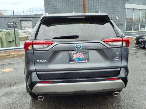 2022 Toyota RAV4 Hybrid SE