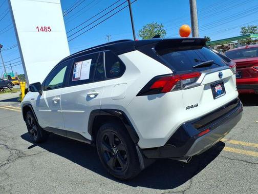 Blizzard Pearl 2019 Toyota RAV4 Hybrid SE