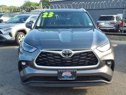 Magnetic Gray Metallic 2023 Toyota Highlander XLE