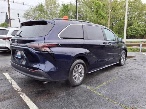 2024 Toyota Sienna XLE