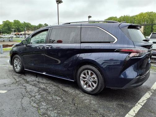 2024 Toyota Sienna XLE