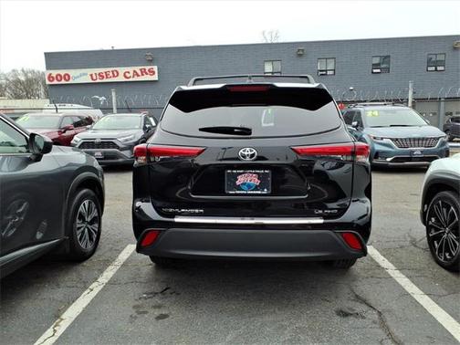 2022 Toyota Highlander LE