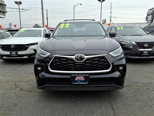 2022 Toyota Highlander LE