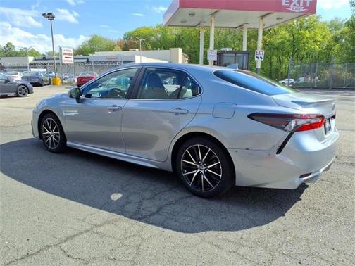 2022 Toyota Camry SE