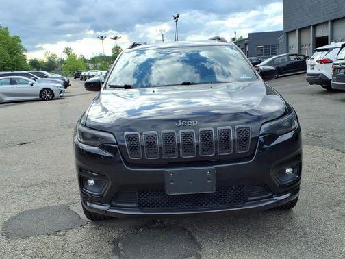 Diamond Black Crystal Pearlcoat 2019 Jeep Cherokee Limited