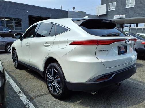 2022 Toyota Venza LE
