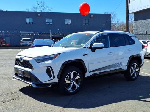 2024 Toyota RAV4 Prime SE