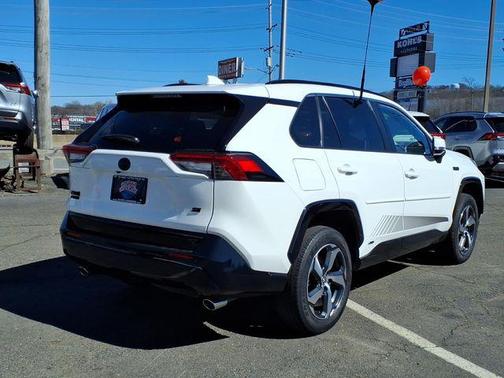 2024 Toyota RAV4 Prime SE