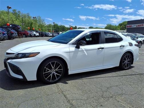 2022 Toyota Camry SE