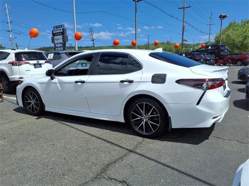 2022 Toyota Camry SE