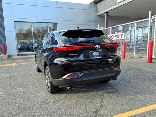 2023 Toyota Venza LE