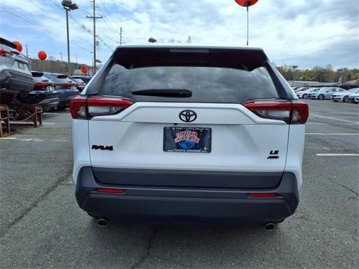 2022 Toyota RAV4 LE