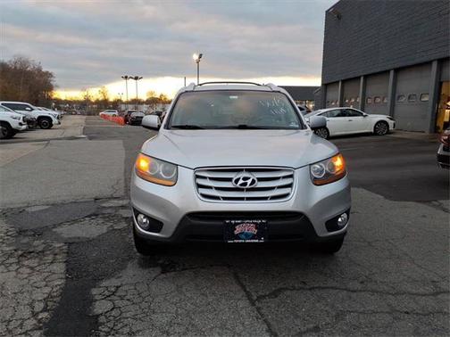 2011 Hyundai SANTA FE SE